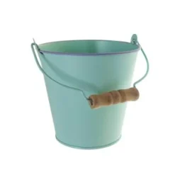 Cubo de hierro verde